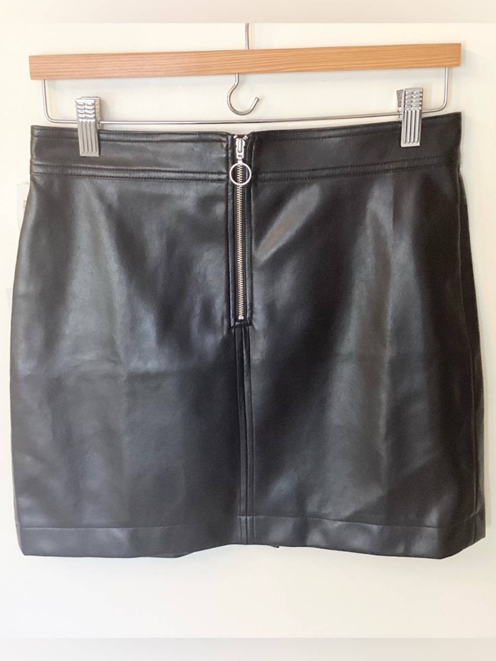 NWT Aritzia Wilfred Free Roxanne Faux Leather Mini Skirt - Black - 8